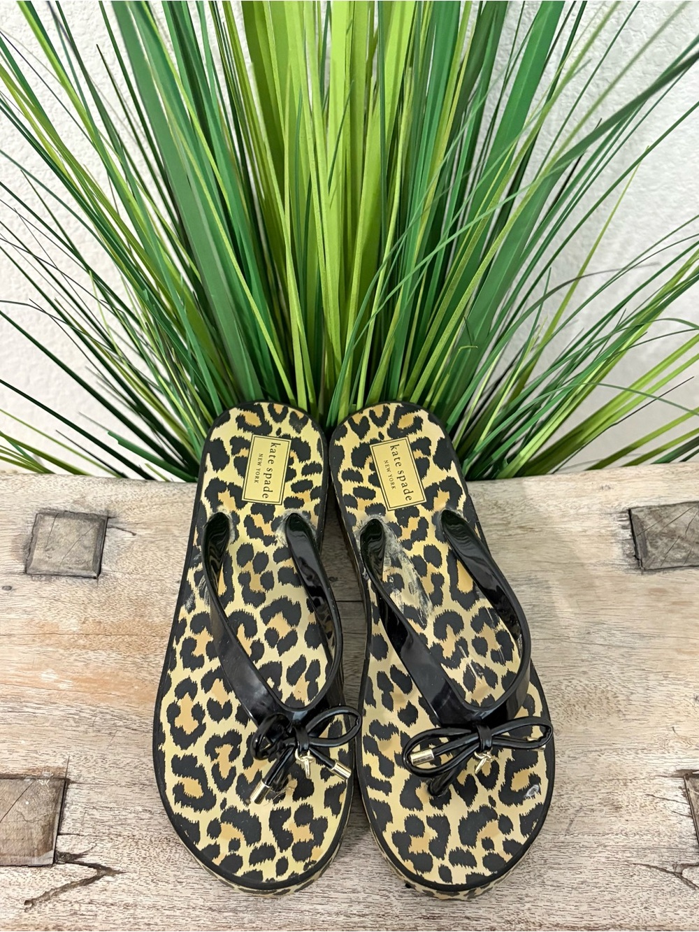 Kate Spade Rina Leopard Print Platform Flip Flops - Picture 3 of 11